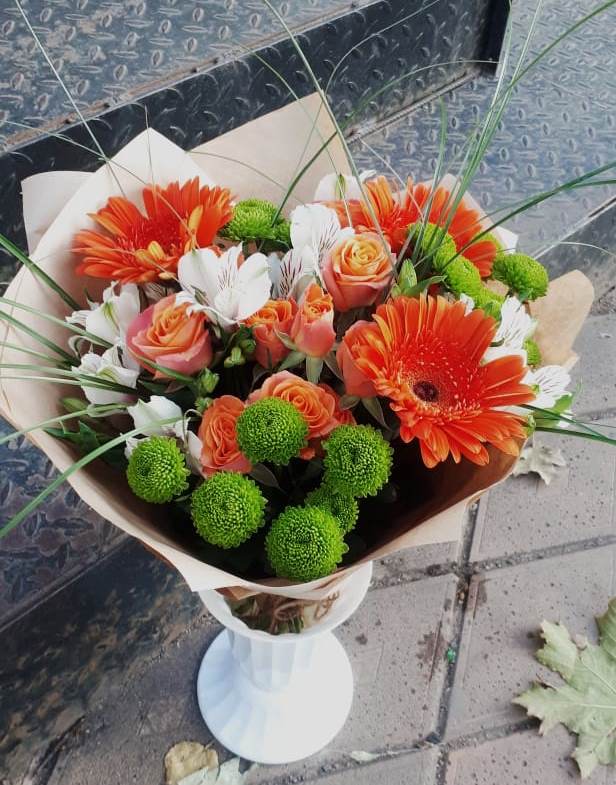 Букет цветов из: Герберы, Хризантемы, Альстромерии и Розы в Реутов