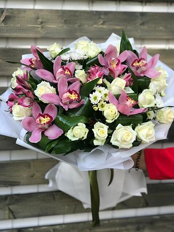 Букет цветов из: Розы и Хризантемы в Реутов