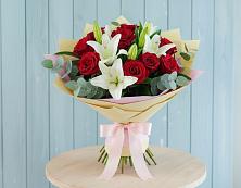Букет цветов из:  Лилии и Розы в Реутов