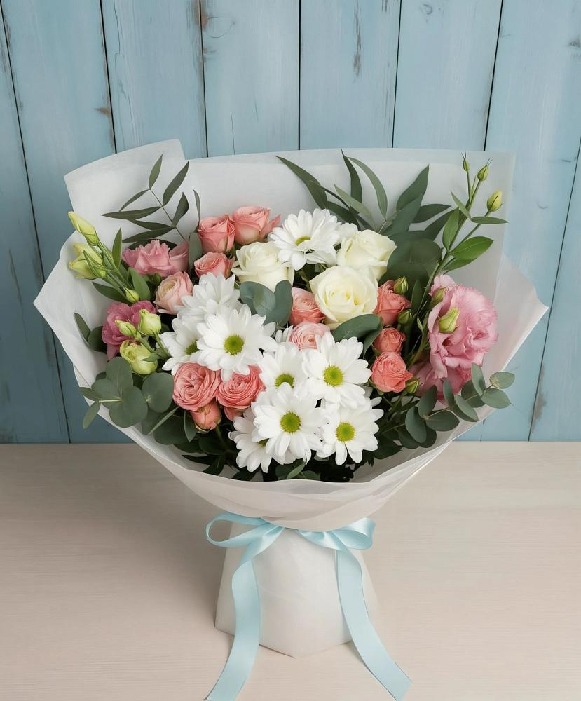 Букет цветов из: Розы, Лизиантусы и Хризантемы в Реутов