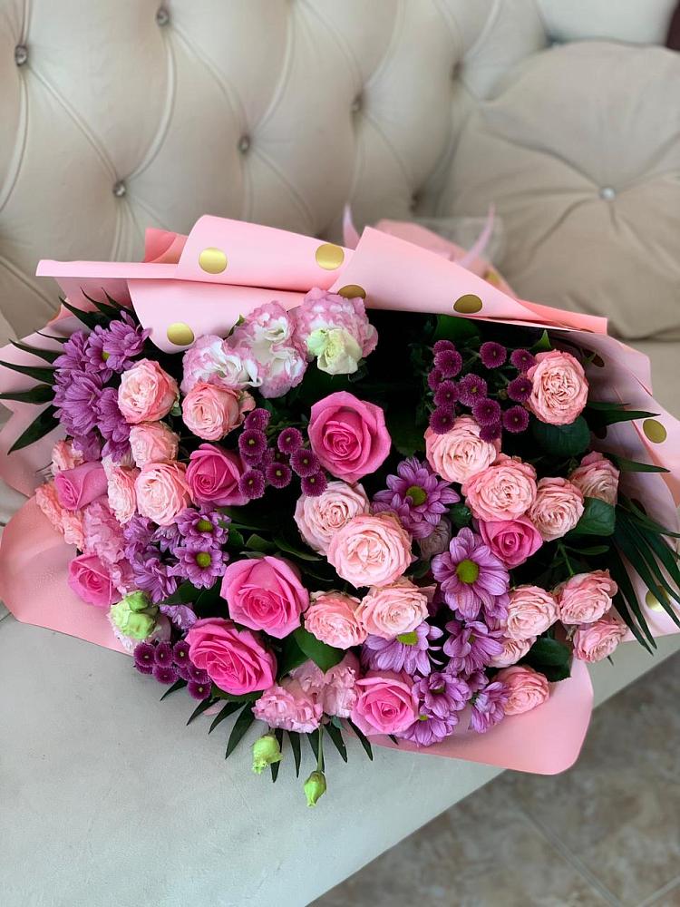 Букет цветов из: Хризантемы, Розы и Лизиантусы в Реутов