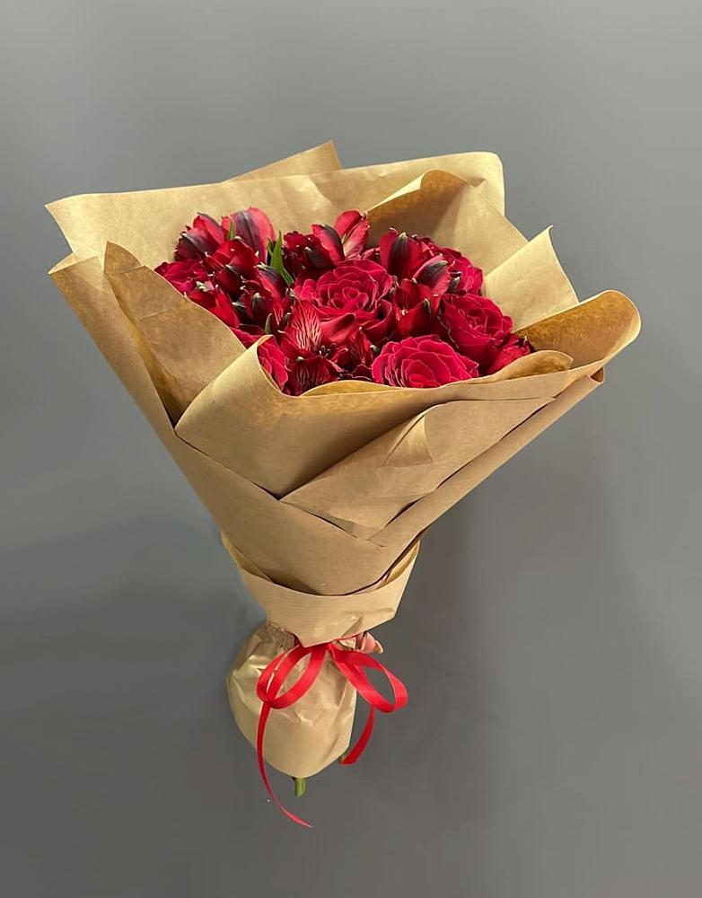 Букет цветов из: Альстромерии и Розы в Реутов