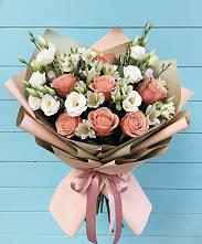 Букет цветов из:  Розы, Альстромерии и Лизиантусы в Реутов