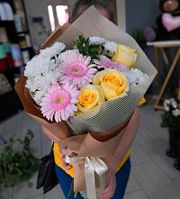 Букет цветов из:  Герберы, Розы и Хризантемы в Реутов