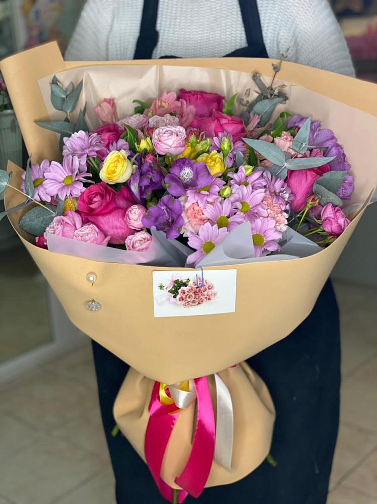 Букет цветов из: Хризантемы, Гвоздики и Альстромерии в Реутов