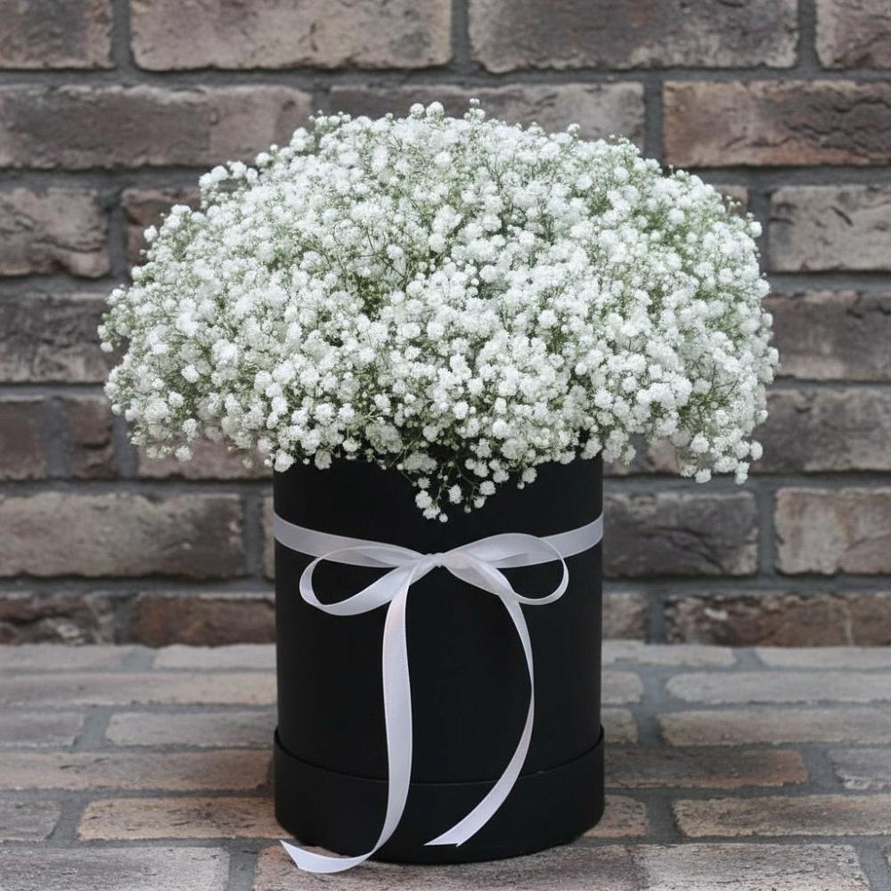 Цветочная композиция из Гипсофила в шляпной коробке в Реутов