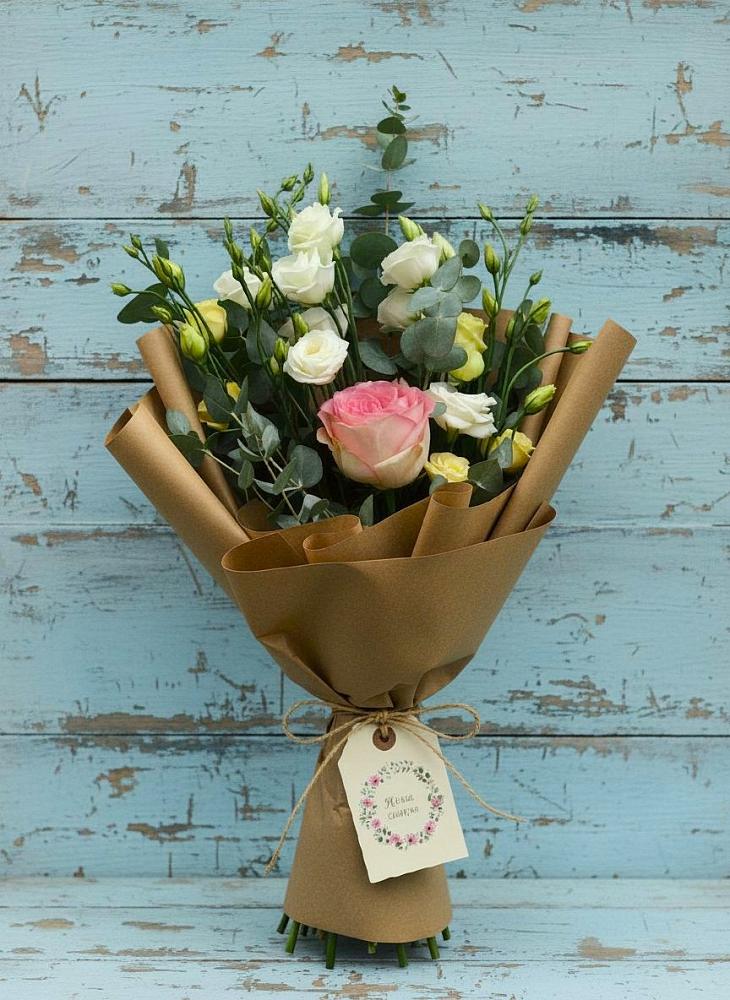 Букет цветов из: Розы и Лизиантусы в Реутов