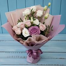 Букет цветов из:  Розы и Лизиантусы в Реутов
