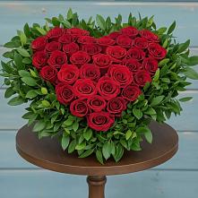 Цветочная композиция из Розы в виде сердца в Реутов