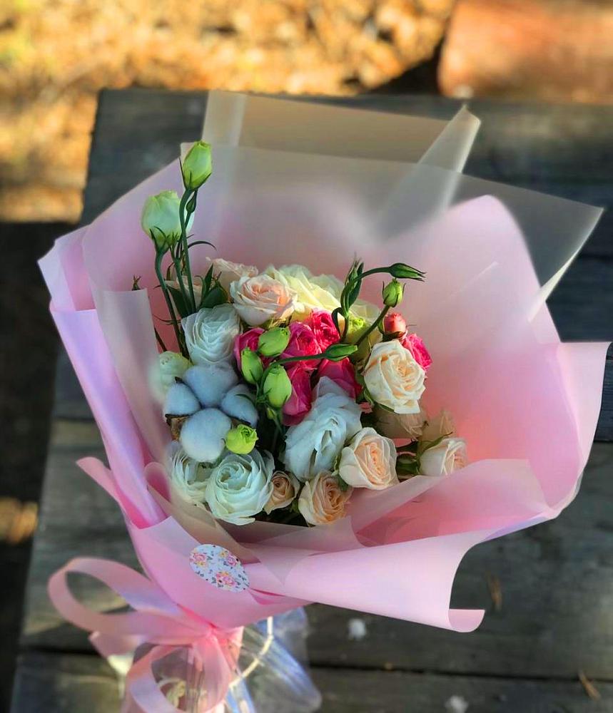 Букет цветов из: Розы и Лизиантусы в Реутов