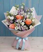 Букет цветов из:  Лизиантусы, Розы, Альстромерии и Гипсофила в Реутов