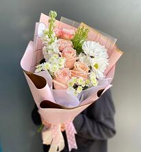 Букет цветов из:  Хризантемы и Розы в Реутов