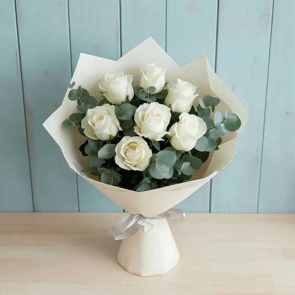 Букет Белые розы в Эвкалипте в Реутов