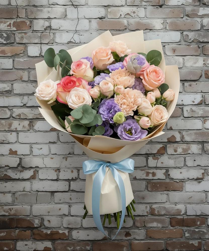 Букет цветов из: Розы, Лизиантусы и Гвоздики в Реутов