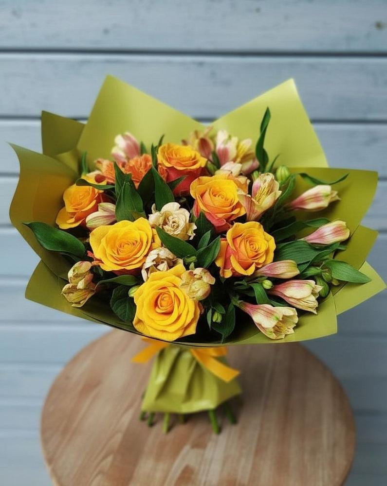 Букет цветов из: Альстромерии и Розы в Реутов