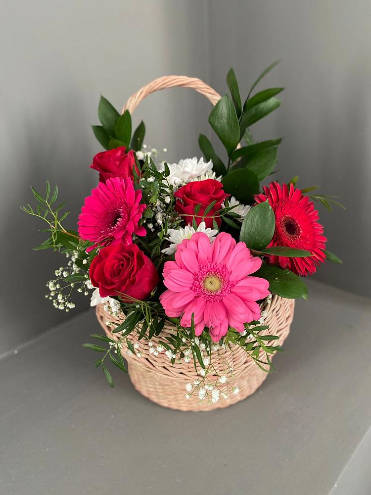 Цветочная композиция из Розы, Хризантемы и Герберы в корзине в Реутов