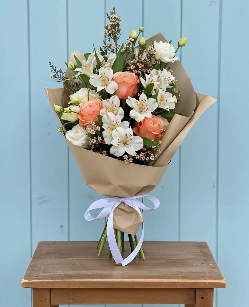 Букет цветов из: Альстромерии, Лизиантусы, Розы и Хризантемы в Реутов