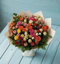 Букет Микс из разноцветных кустовых роз в Реутов
