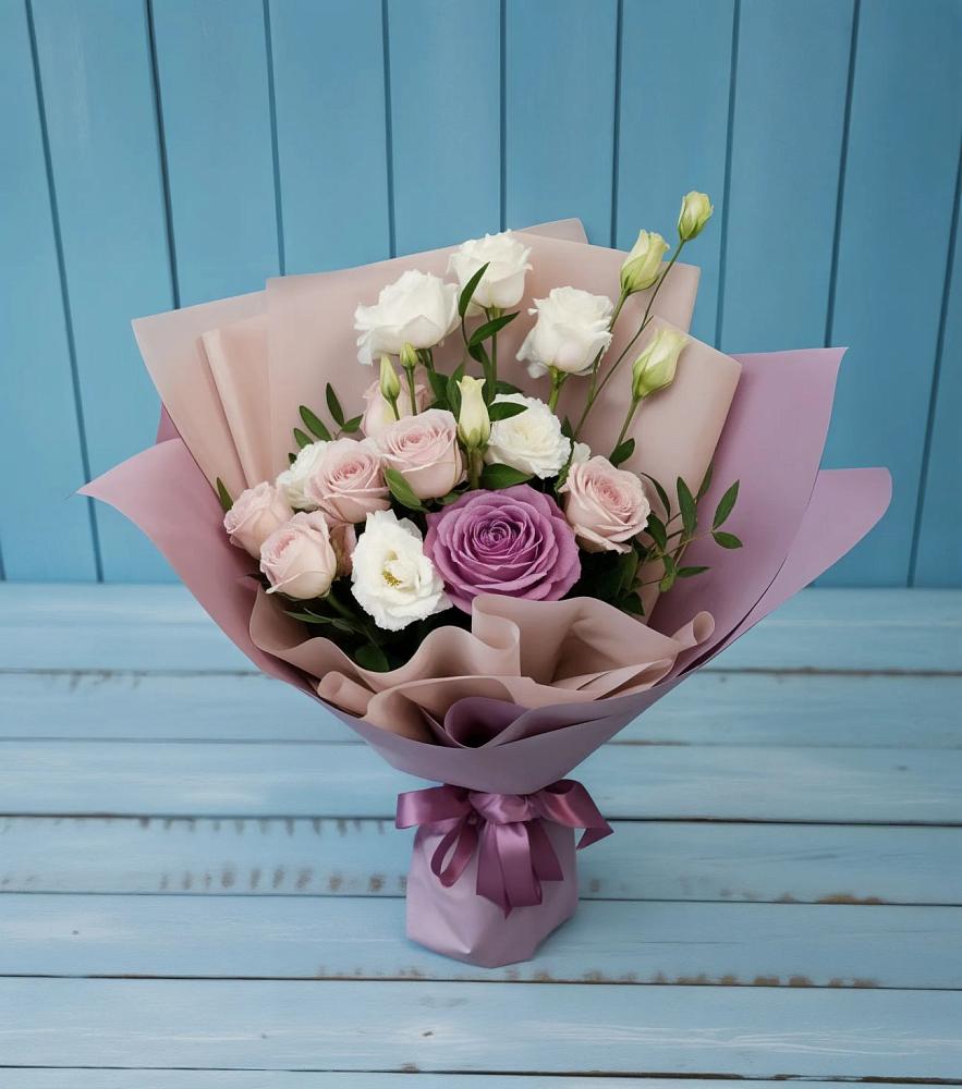 Букет цветов из: Розы и Лизиантусы в Реутов