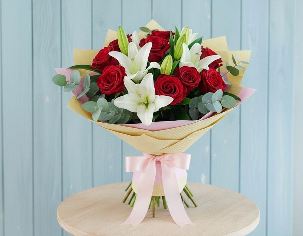 Букет цветов из: Лилии и Розы в Реутов
